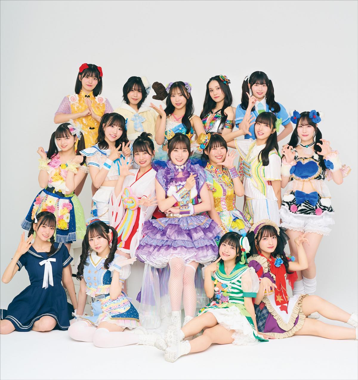 Nijiconquistador reveals fresh swimsuit shots of members