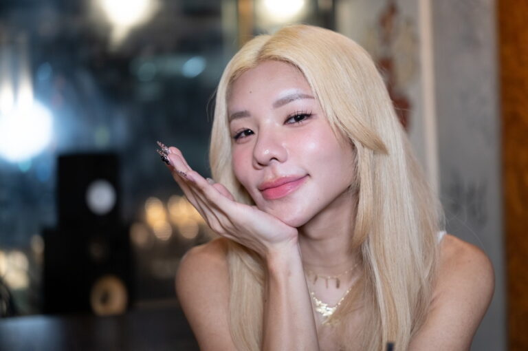 HANA performs in full band on 