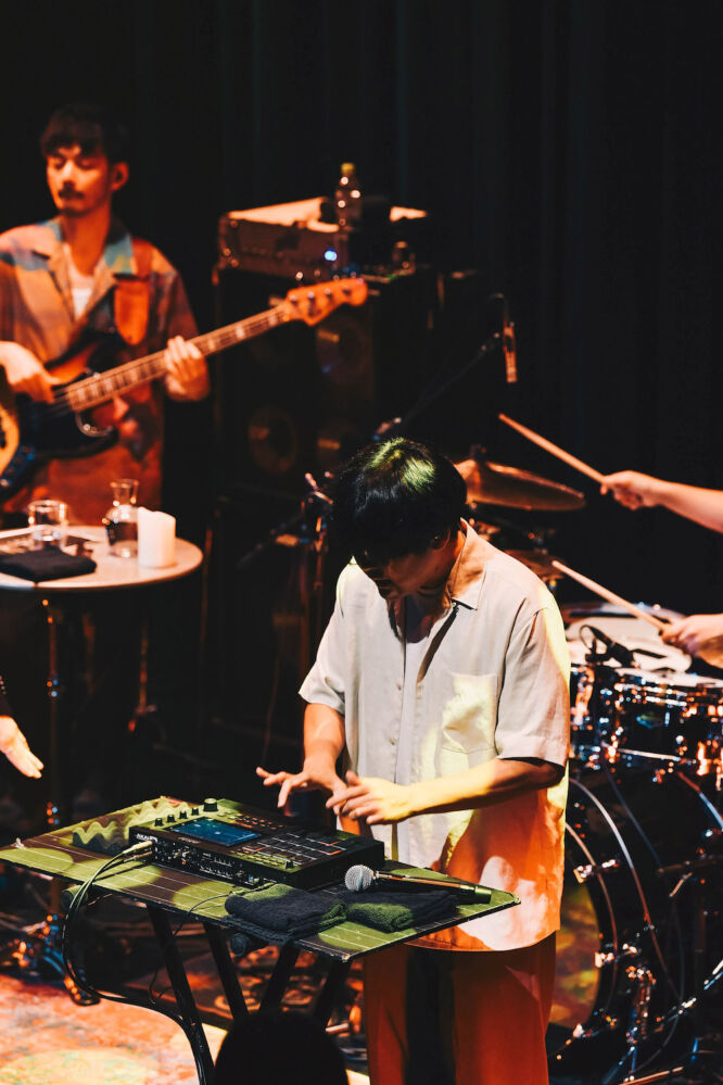 Yo-Sea simultaneously releases live video and sound source