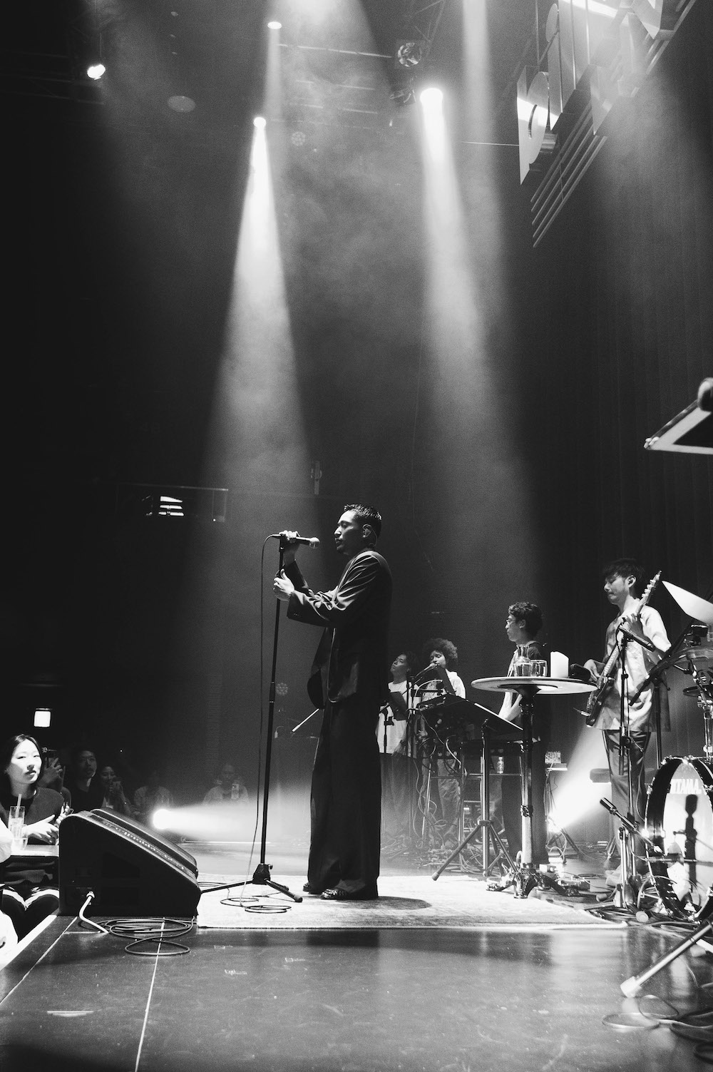 Yo-Sea simultaneously releases live video and sound source
